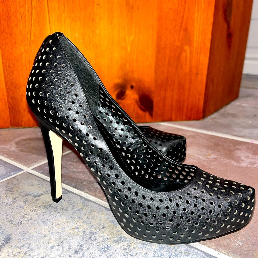 BCBG leather heels sz 8
